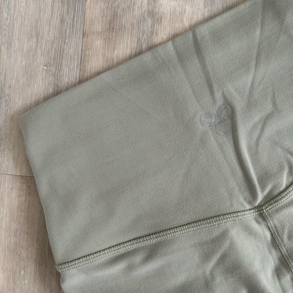 TNA BUTTER CHEEKY HIGHRISE 7” SHORTS - Picture 3 of 3